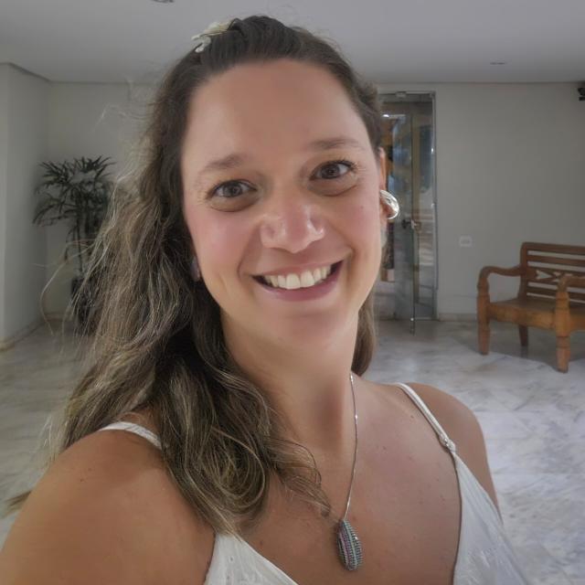 Retrato de Bruna Aloisi sorrindo